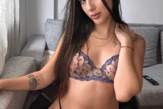 Wet Latina Fountain Squirter looking for a fuck buddy - Image 7